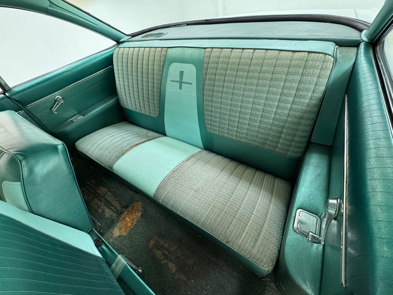 Oldsmobile-Dynamic-88-1961-Provincial-White-Green-44