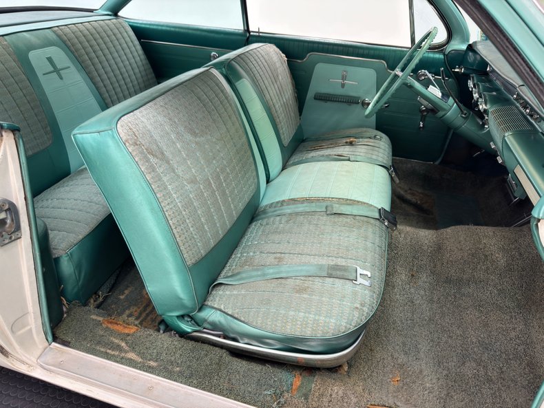 Oldsmobile-Dynamic-88-1961-Provincial-White-Green-45