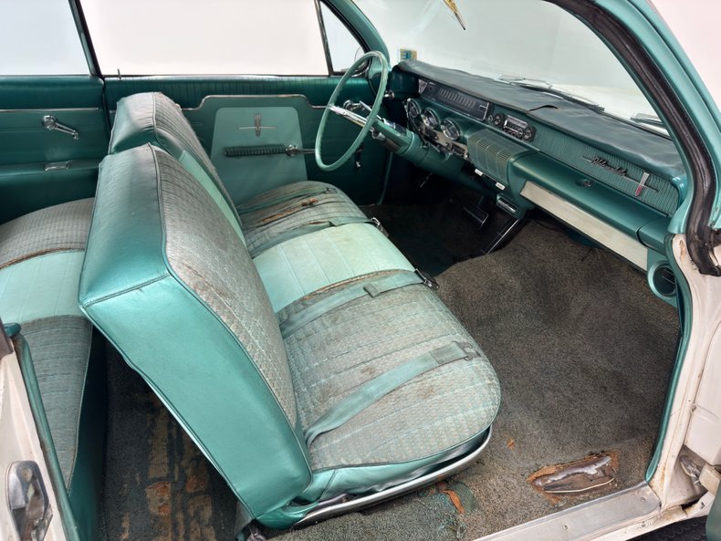 Oldsmobile-Dynamic-88-1961-Provincial-White-Green-46