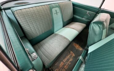 Oldsmobile-Dynamic-88-1961-Provincial-White-Green-47