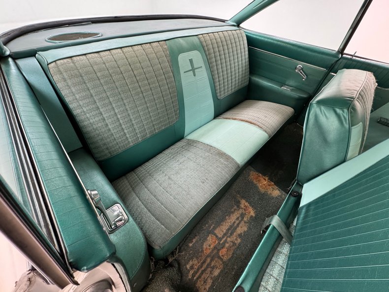 Oldsmobile-Dynamic-88-1961-Provincial-White-Green-47