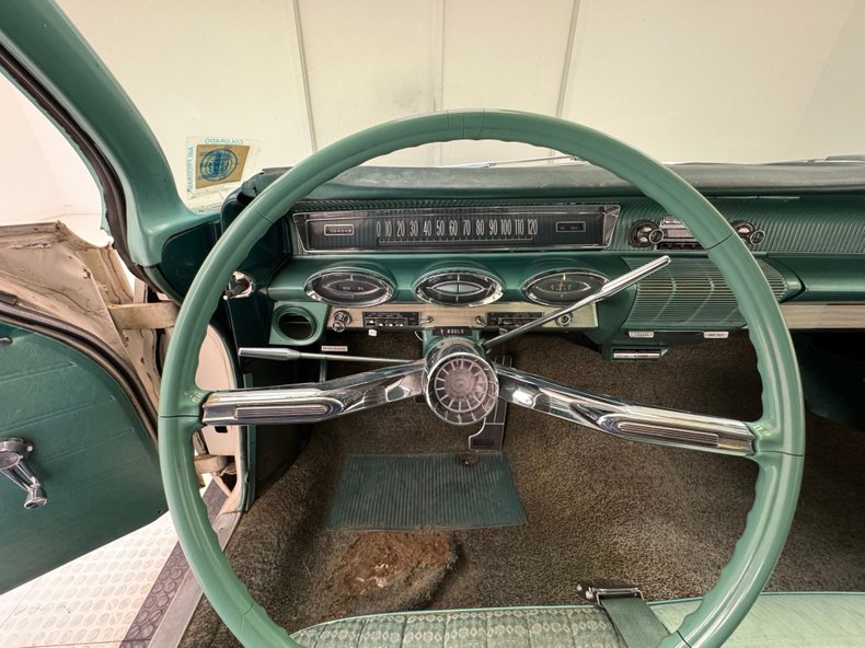 Oldsmobile-Dynamic-88-1961-Provincial-White-Green-48