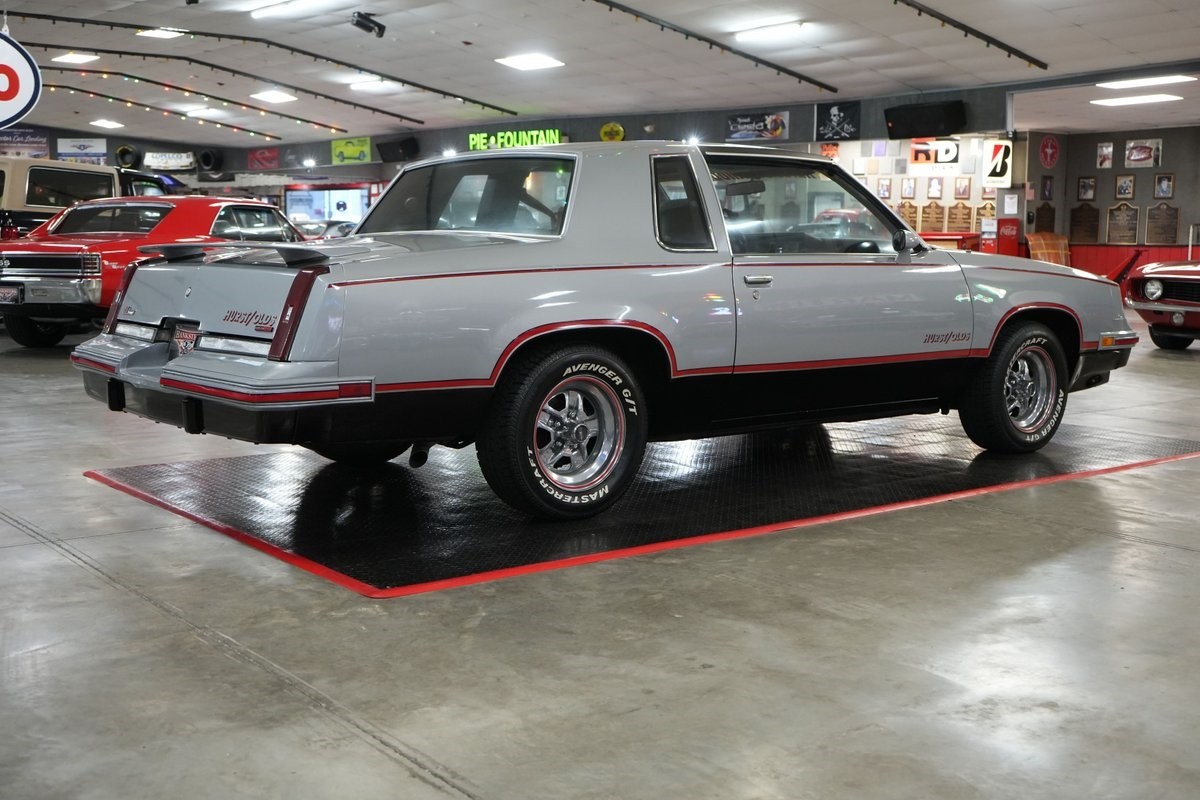 Oldsmobile-Hurst-1984-Coupe-22