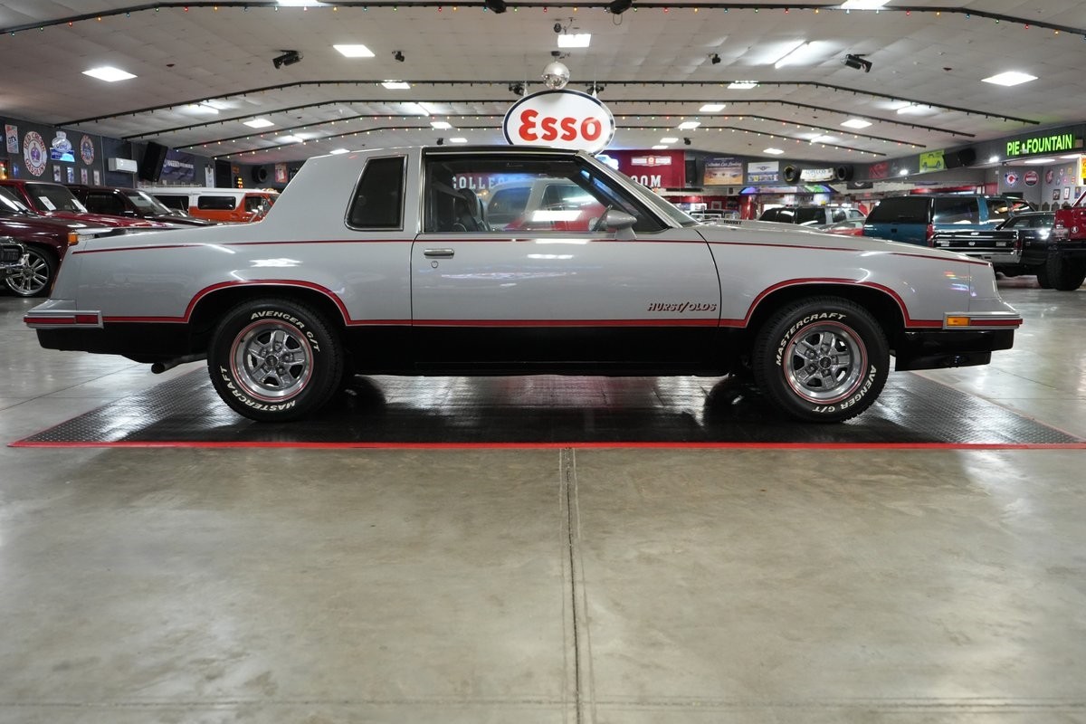 Oldsmobile-Hurst-1984-Coupe-23