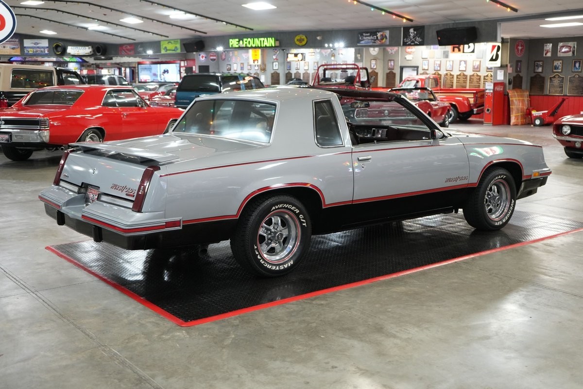 Oldsmobile-Hurst-1984-Coupe-30