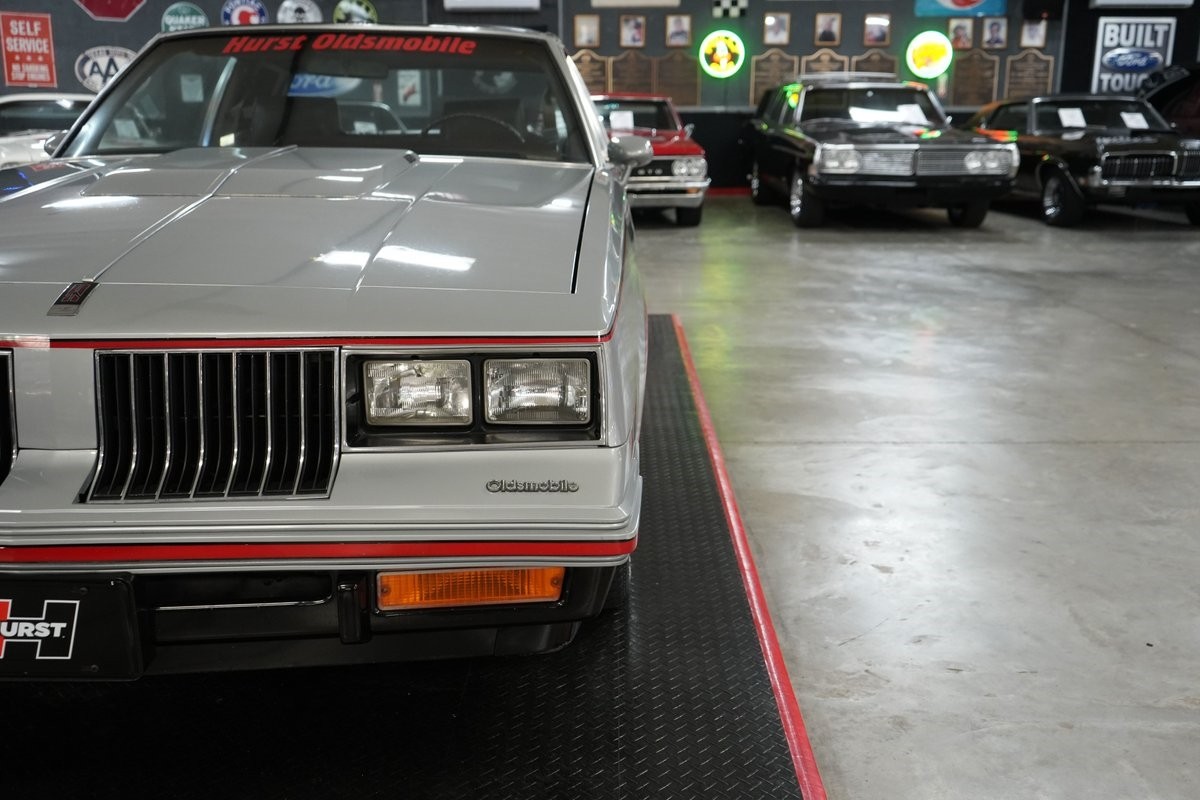 Oldsmobile-Hurst-1984-Coupe-35