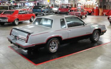 Oldsmobile-Hurst-1984-Silver-Burgundy-1