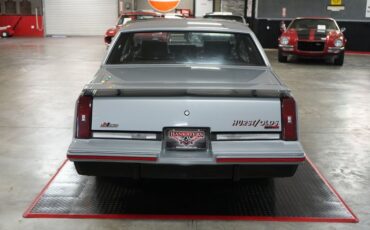 Oldsmobile-Hurst-1984-Silver-Burgundy-15