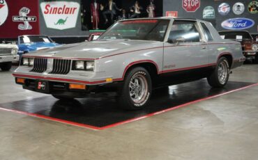 Oldsmobile-Hurst-1984-Silver-Burgundy-24