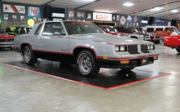 Oldsmobile-Hurst-1984-Silver-Burgundy-28