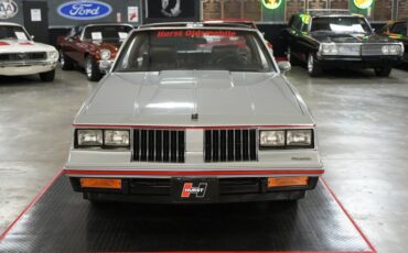 Oldsmobile-Hurst-1984-Silver-Burgundy-37