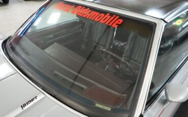 Oldsmobile-Hurst-1984-Silver-Burgundy-39