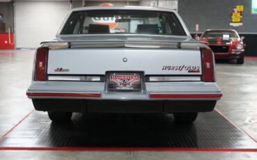 Oldsmobile-Hurst-1984-Silver-Burgundy-4