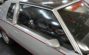 Oldsmobile-Hurst-1984-Silver-Burgundy-41
