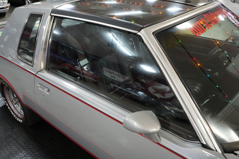 Oldsmobile-Hurst-1984-Silver-Burgundy-41