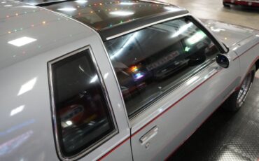 Oldsmobile-Hurst-1984-Silver-Burgundy-42