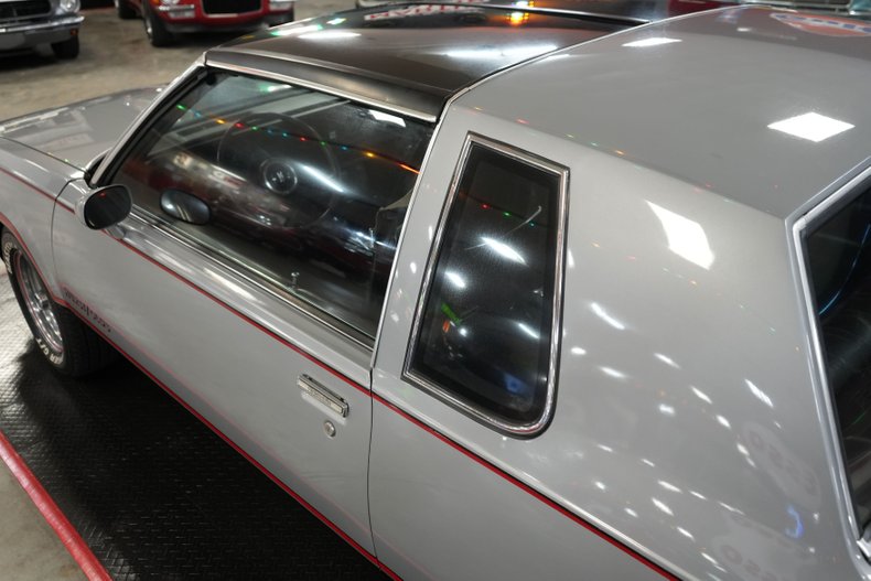 Oldsmobile-Hurst-1984-Silver-Burgundy-44