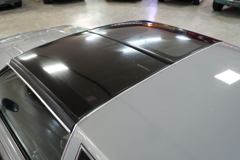 Oldsmobile-Hurst-1984-Silver-Burgundy-45