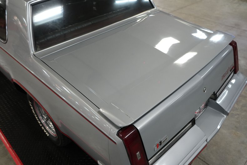Oldsmobile-Hurst-1984-Silver-Burgundy-49