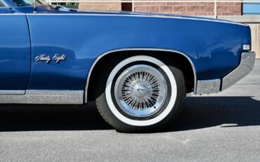 Oldsmobile-Ninety-Eight-1969-36