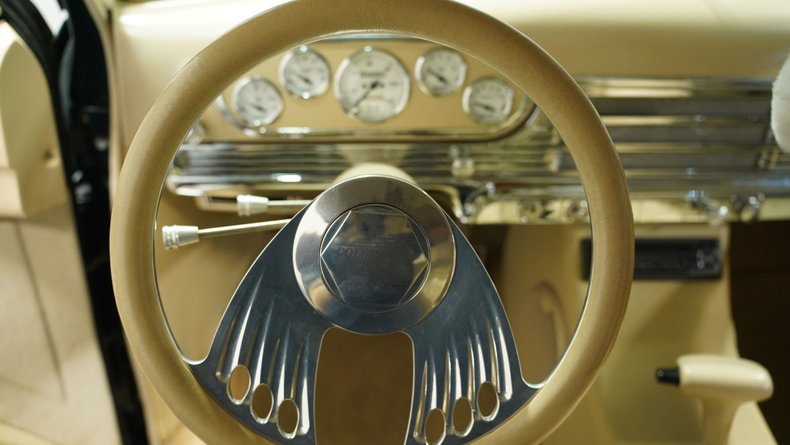 Oldsmobile-Other-1946-Green-Metallic-Cream-32