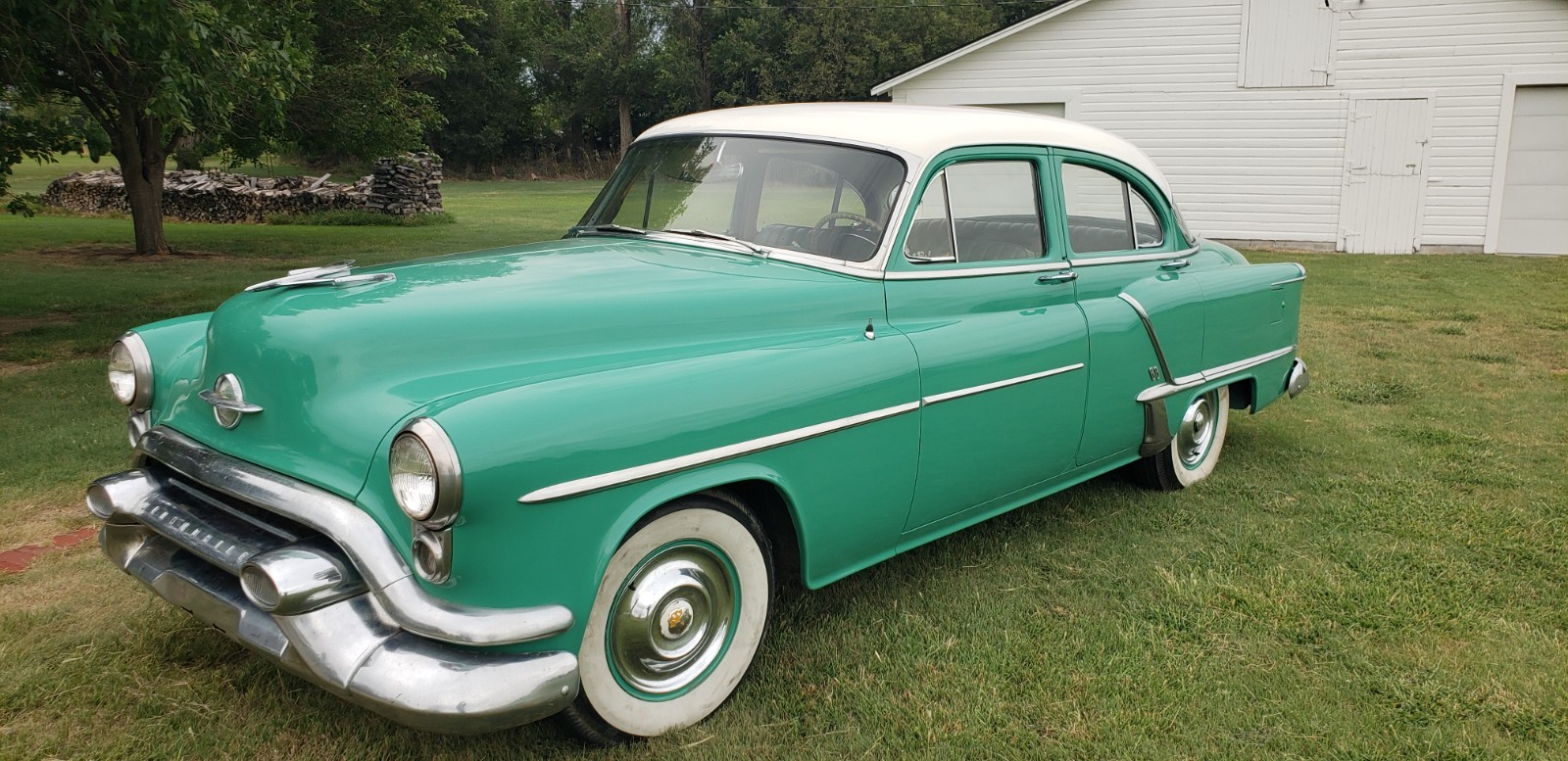 Oldsmobile-Rocket-88-1953