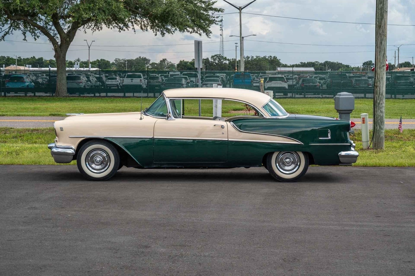 Oldsmobile-Rocket-88-1955-2-door-1