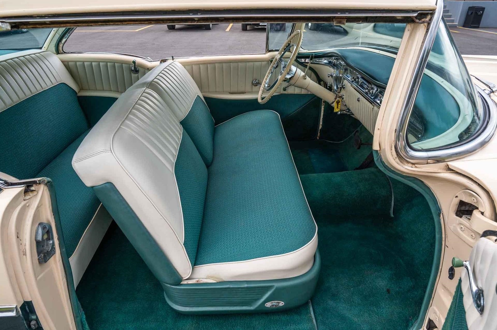 Oldsmobile-Rocket-88-1955-2-door-12
