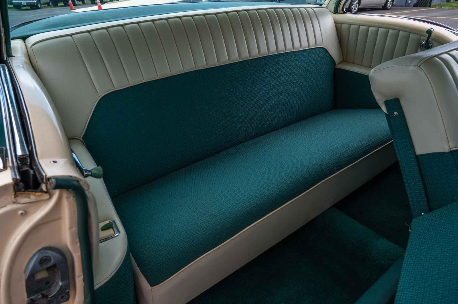 Oldsmobile-Rocket-88-1955-2-door-13