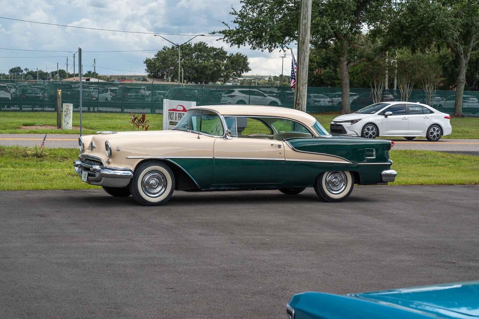 Oldsmobile-Rocket-88-1955-2-door-14
