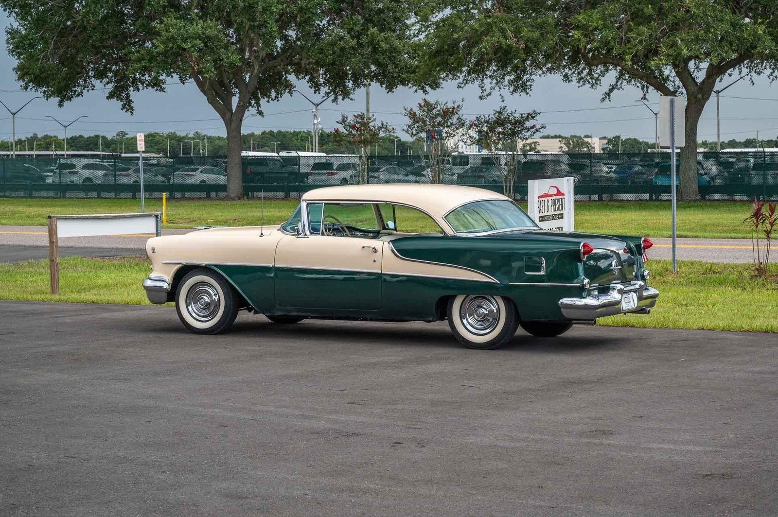 Oldsmobile-Rocket-88-1955-2-door-15