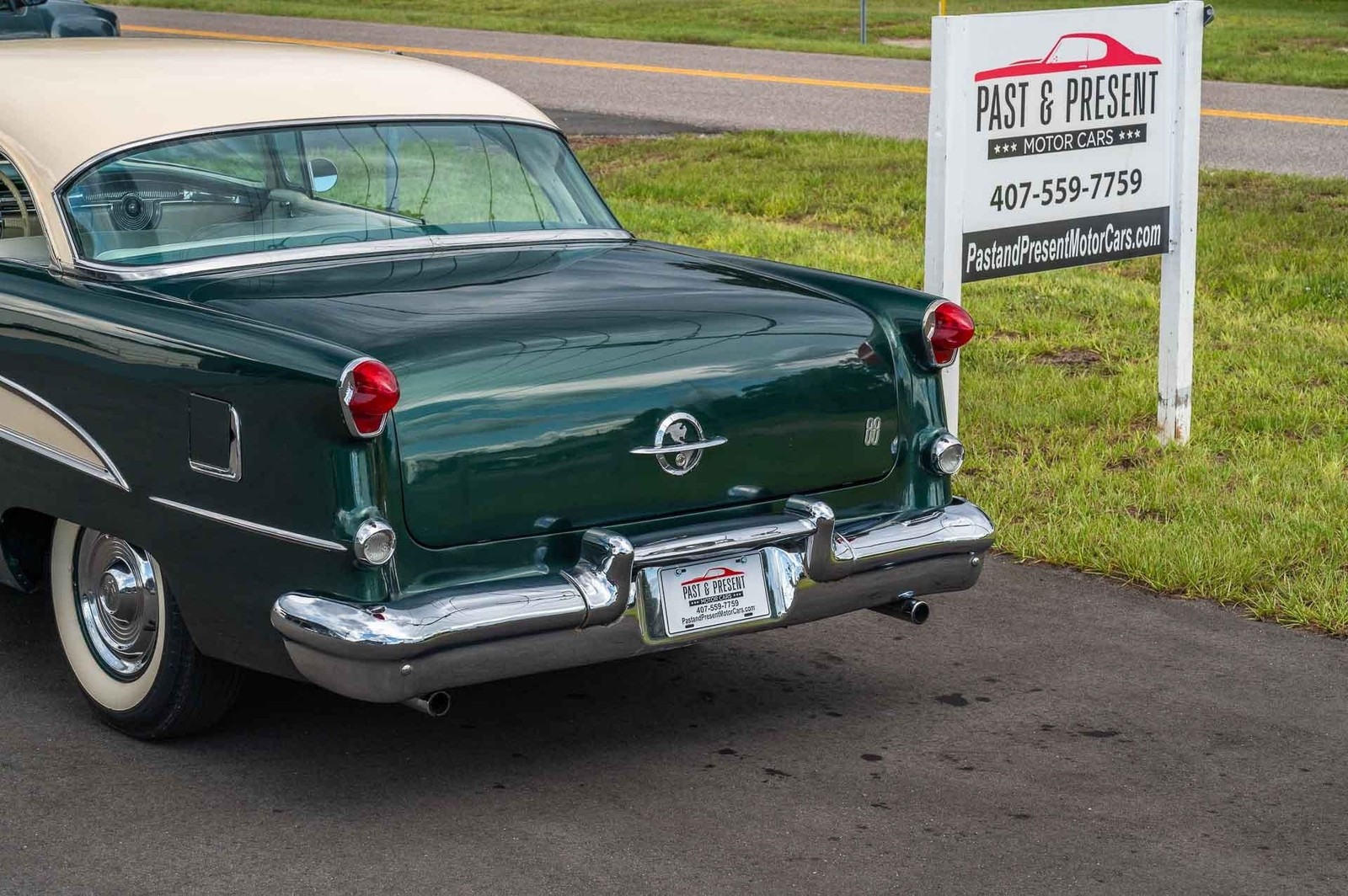 Oldsmobile-Rocket-88-1955-2-door-16