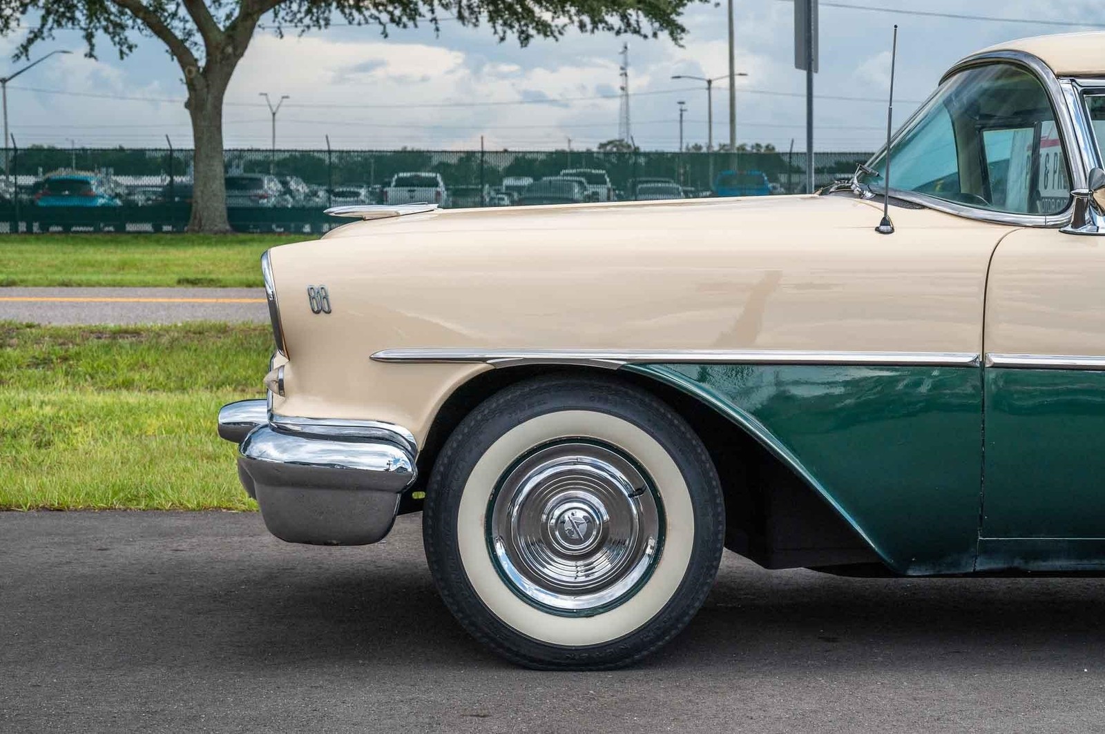 Oldsmobile-Rocket-88-1955-2-door-20