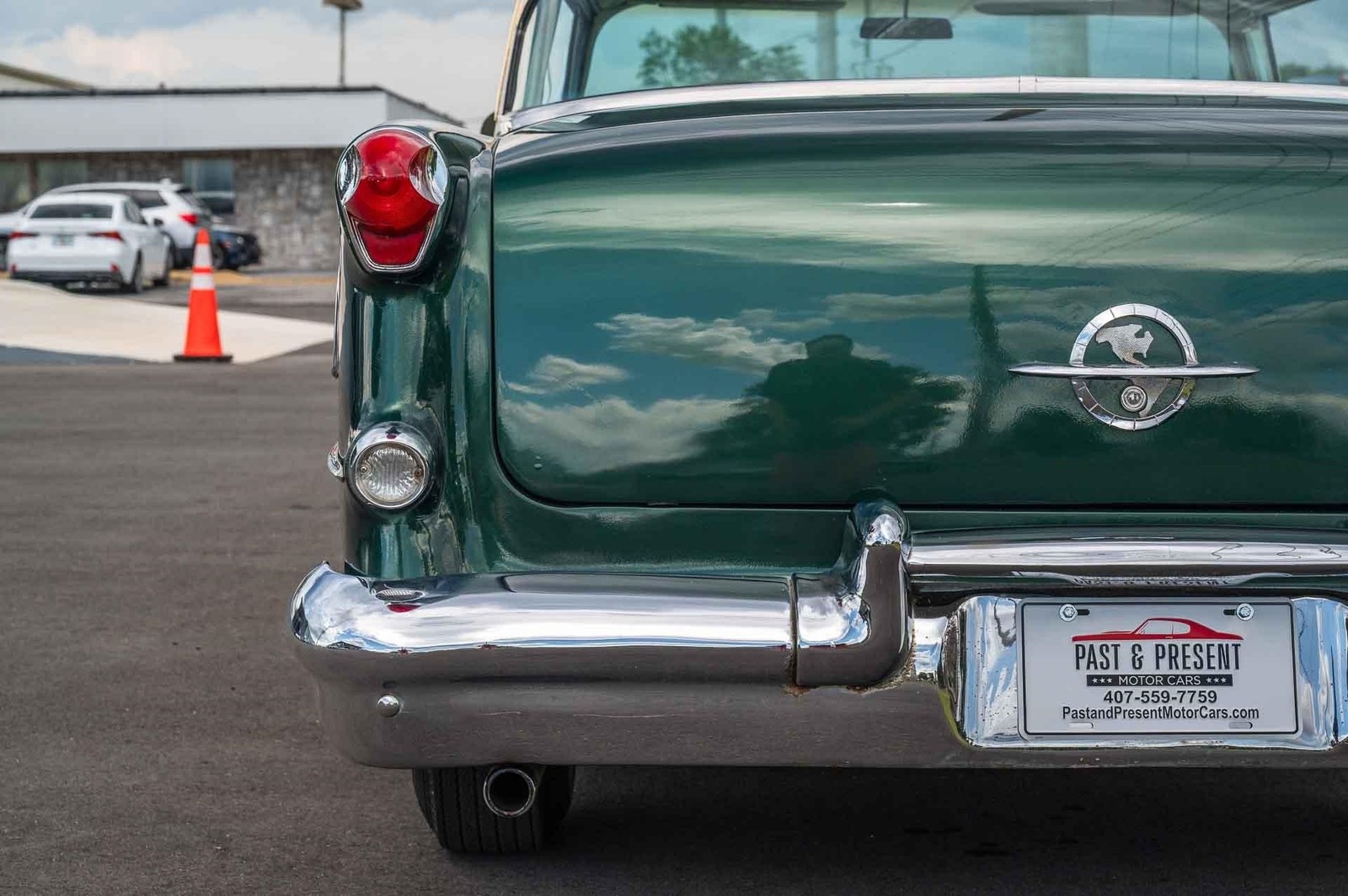 Oldsmobile-Rocket-88-1955-2-door-25