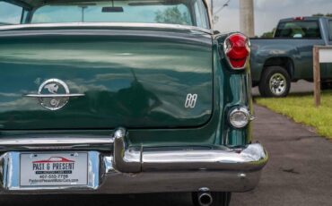 Oldsmobile-Rocket-88-1955-2-door-26