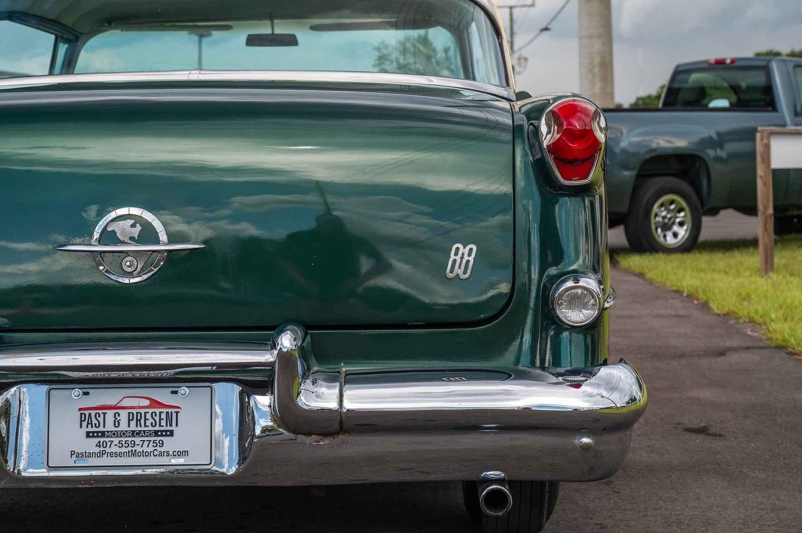 Oldsmobile-Rocket-88-1955-2-door-26