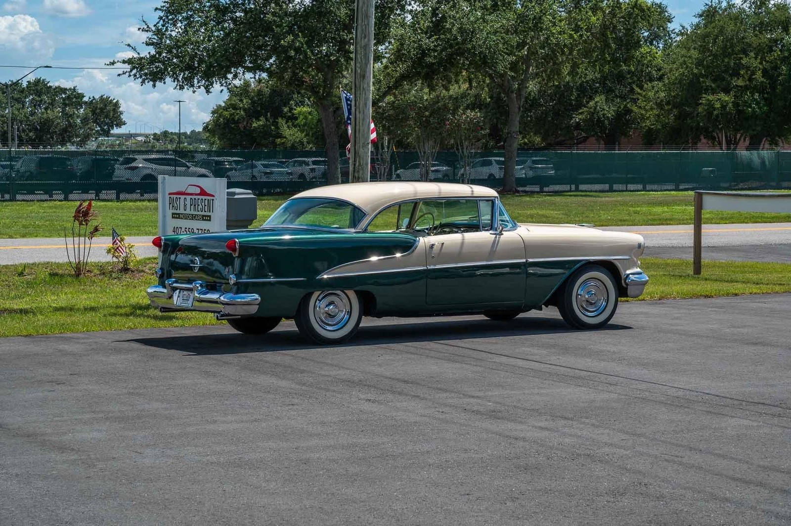 Oldsmobile-Rocket-88-1955-2-door-27
