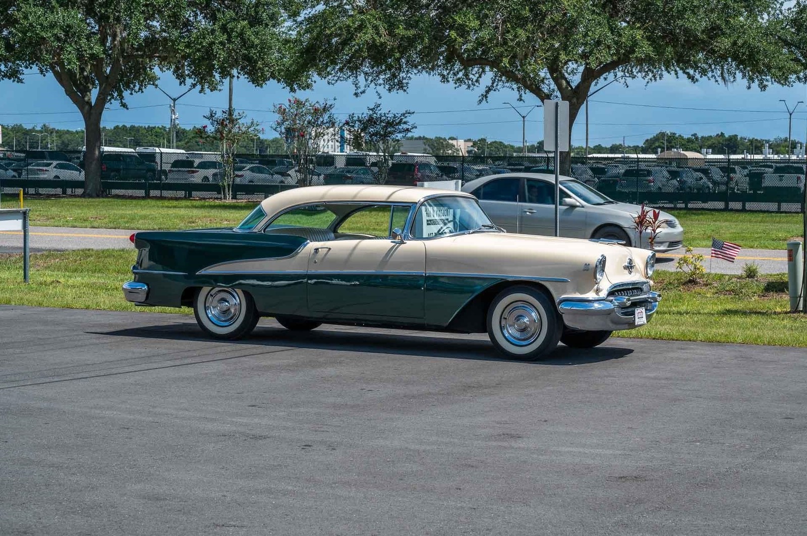 Oldsmobile-Rocket-88-1955-2-door-28