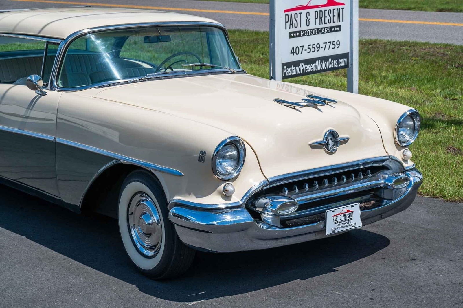Oldsmobile-Rocket-88-1955-2-door-29