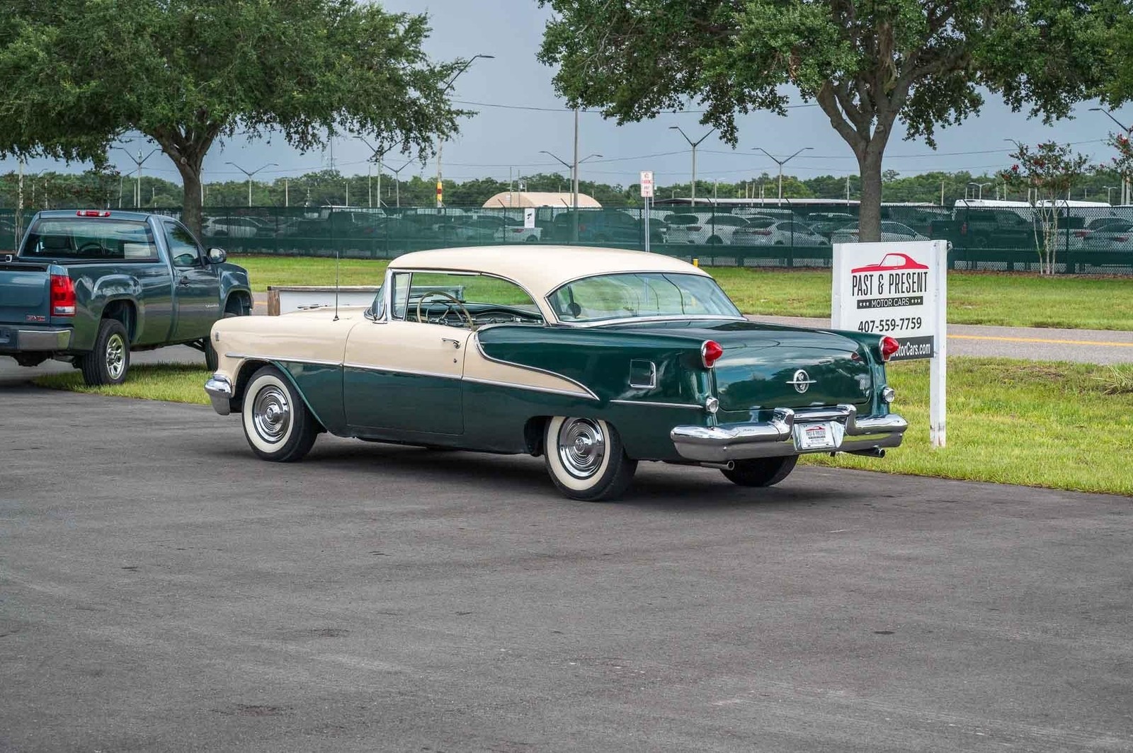 Oldsmobile-Rocket-88-1955-2-door-3