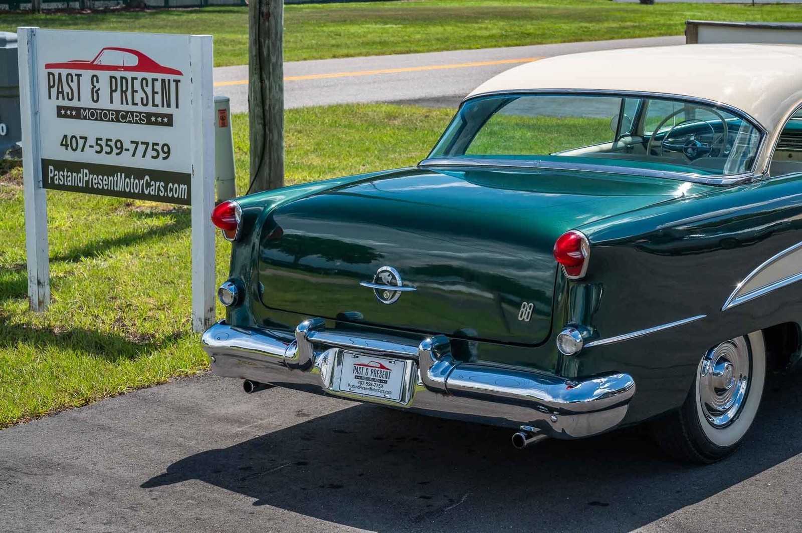 Oldsmobile-Rocket-88-1955-2-door-34