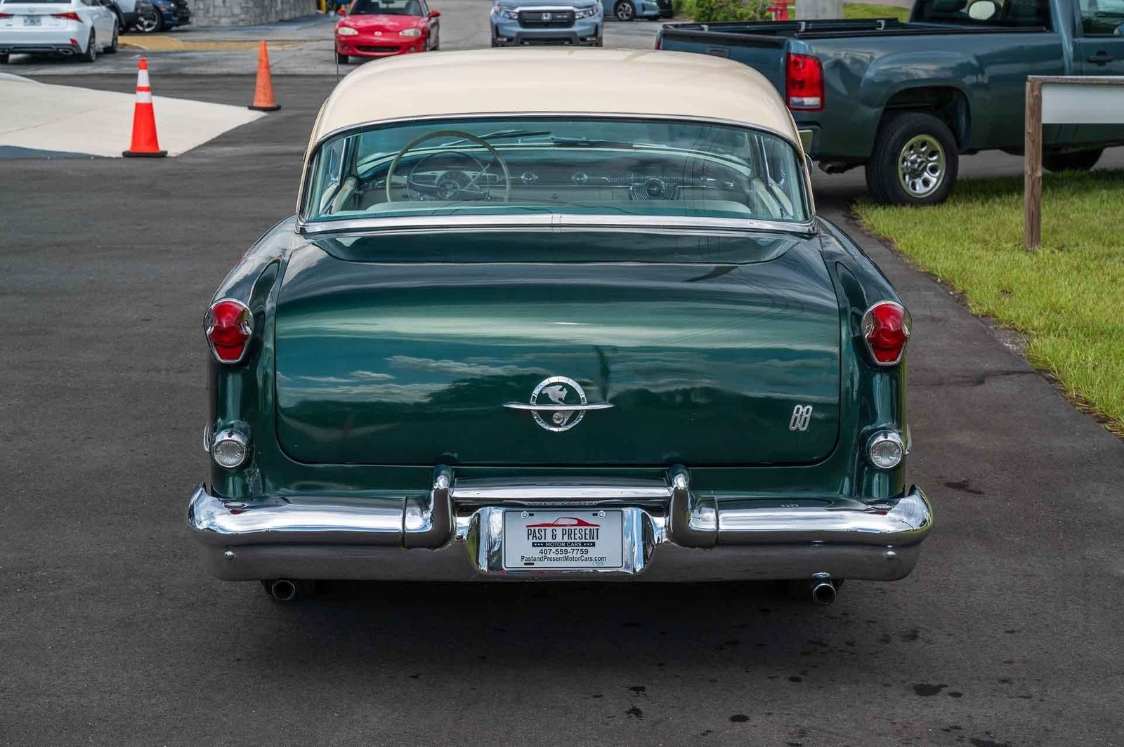 Oldsmobile-Rocket-88-1955-2-door-4