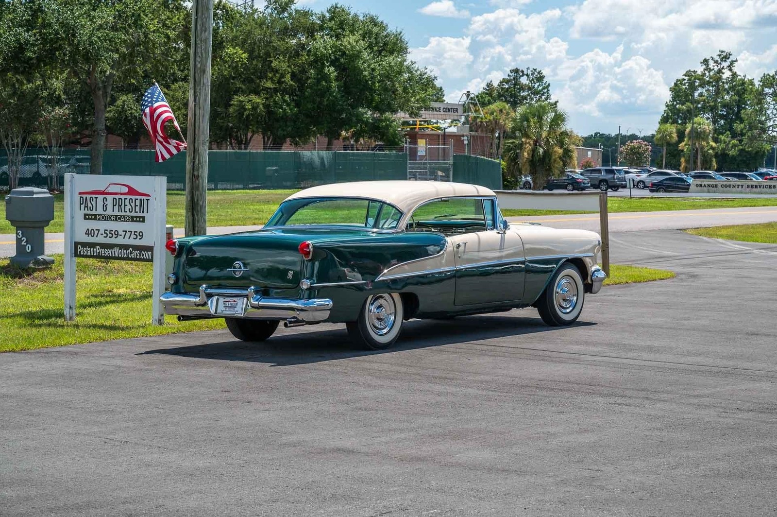 Oldsmobile-Rocket-88-1955-2-door-5