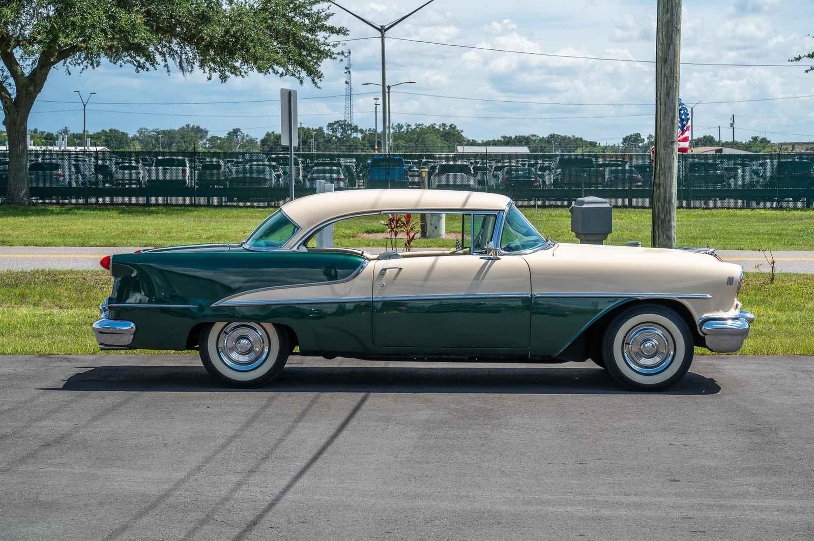 Oldsmobile-Rocket-88-1955-2-door-6