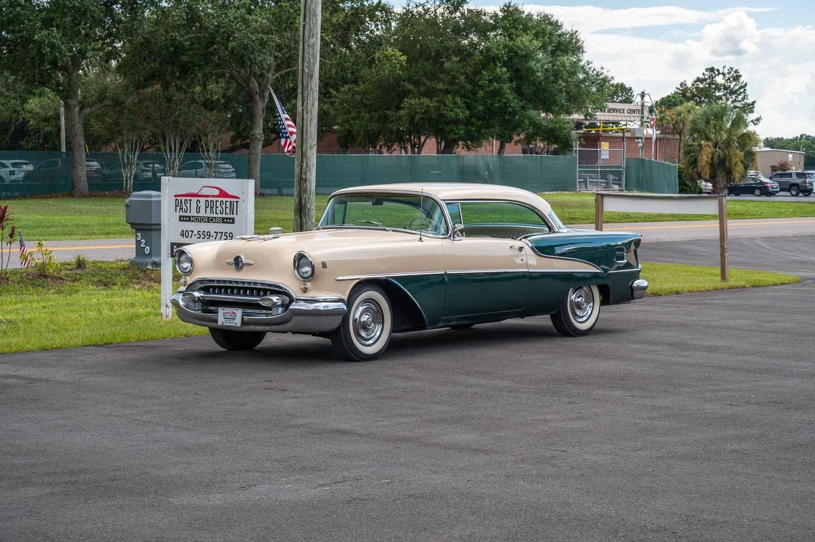 Oldsmobile-Rocket-88-1955-2-door