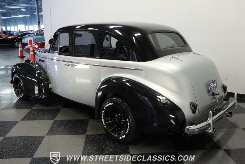 Oldsmobile-Sedan-1939-Black-and-Silver-Gray-13