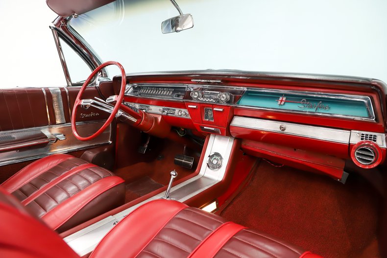 Oldsmobile-Starfire-1962-Provincial-White-Red-10