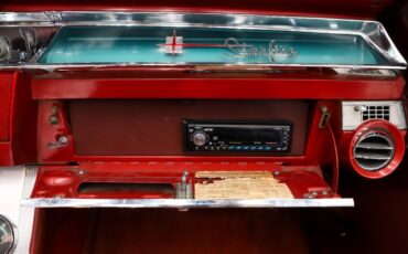 Oldsmobile-Starfire-1962-Provincial-White-Red-11
