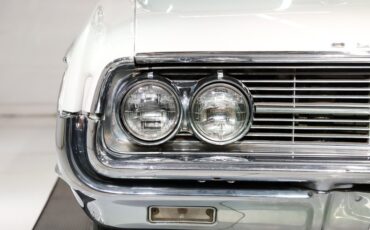 Oldsmobile-Starfire-1962-Provincial-White-Red-13