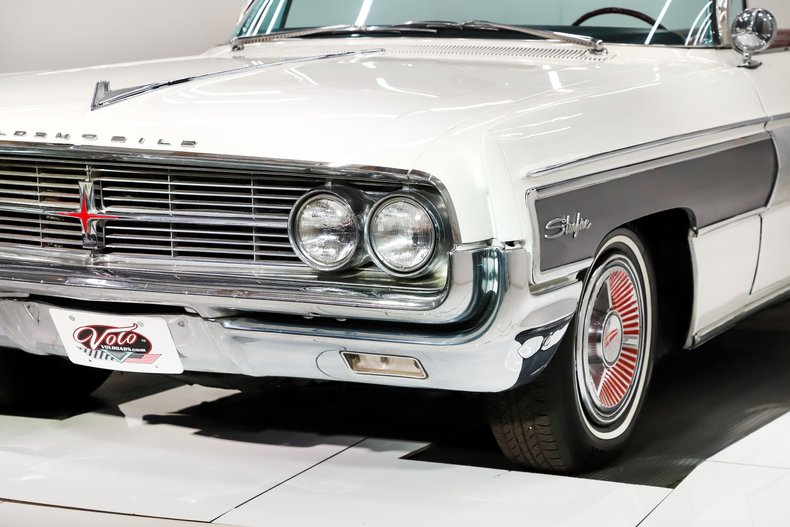 Oldsmobile-Starfire-1962-Provincial-White-Red-14
